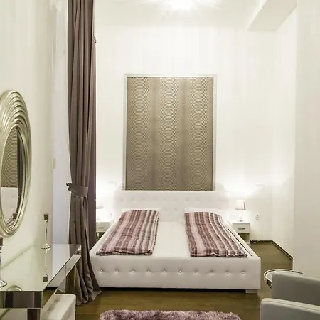 White House Apartment *