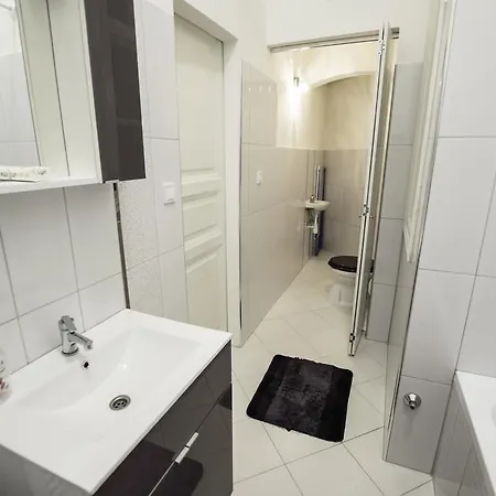 White House Apartment *